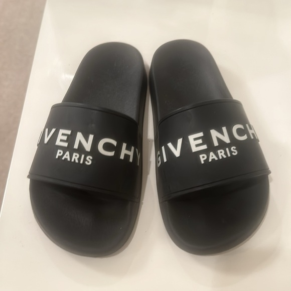 Brand news slides super comfortable - Picture 5 of 5